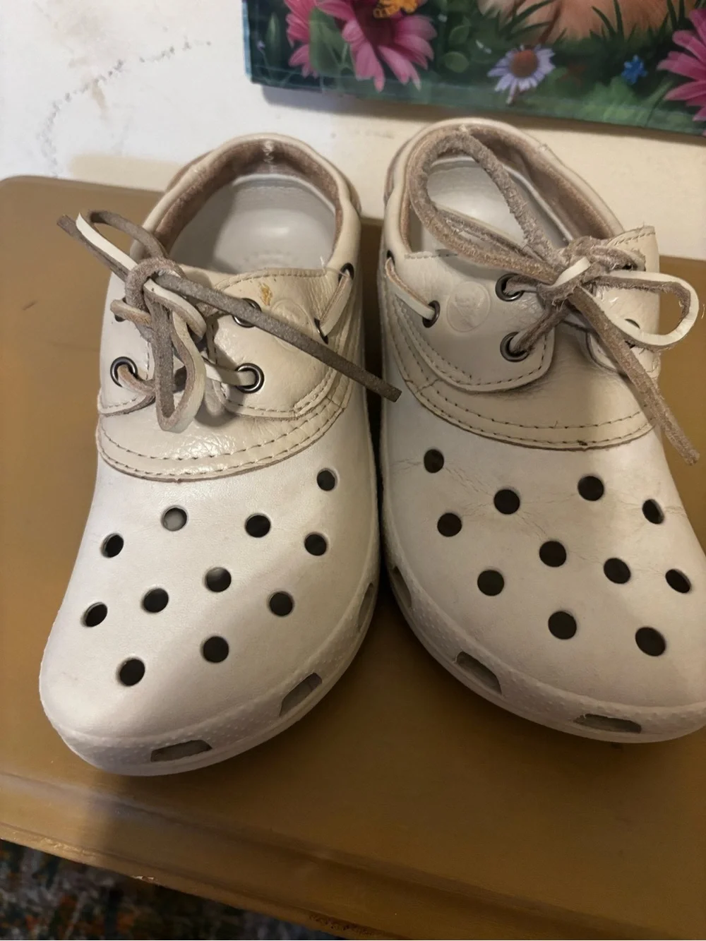 CROCS womens 9 White Lace-Style Clog Sandals